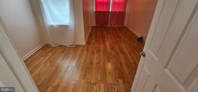 Building Photo - 2548 Oswego Ave