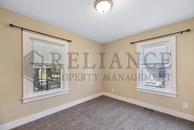 Building Photo - 1628 S Palisade St