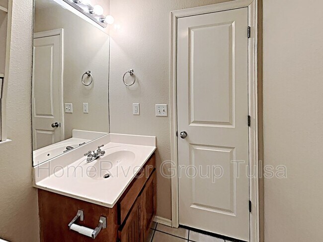 Building Photo - 3710 N Ironwood Pl