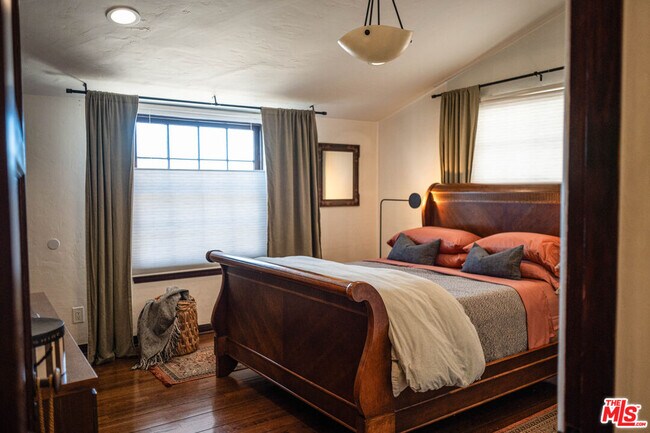 Building Photo - 6101 S Mansfield Ave