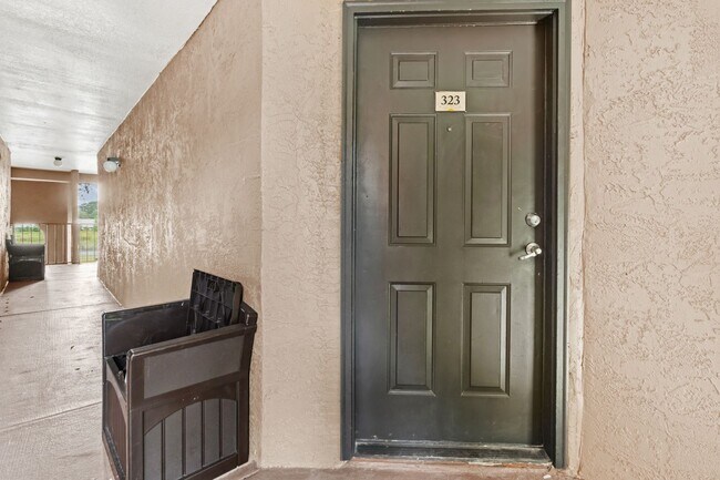 Building Photo - VENETIAN PLACE - 2nd floor • 1 BR 1 Bath -...