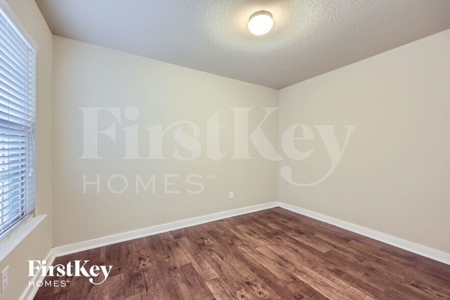 Building Photo - 3613 Cayman Dr