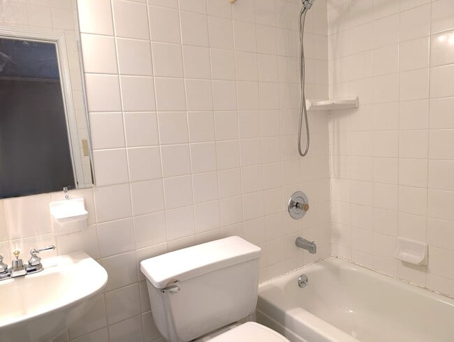 Building Photo - Cozy Ranch Style Home Located in Lancaster...