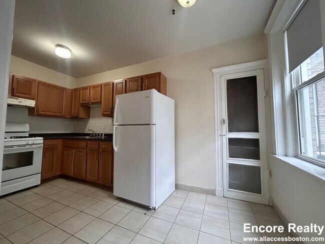 Building Photo - 131 Washington St