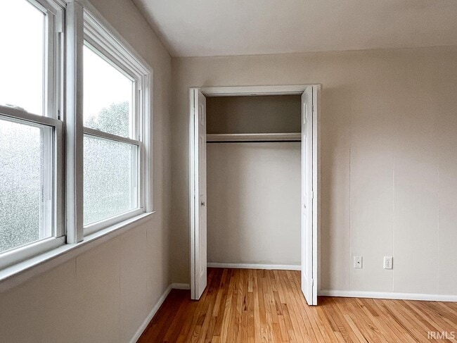 Building Photo - 2519 E 7th St