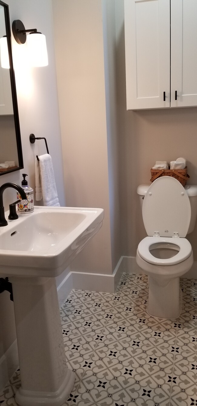 bathroom - 1225 Harvard St NW