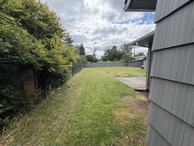 Building Photo - 3 bedroom Centralia home