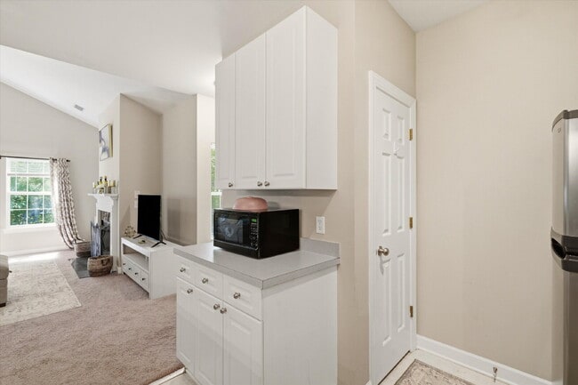 Building Photo - 407 S Elgin Ct