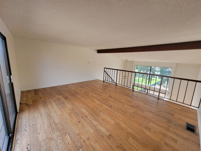 Building Photo - HUGE UPPER 1BD/1.5BA CONDO WITH LOFT, PARK...