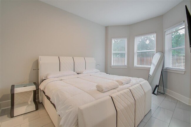 Building Photo - 2020 McGowen St