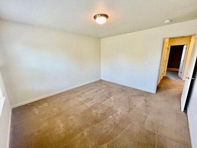 Building Photo - 12947 NW Clement Ln