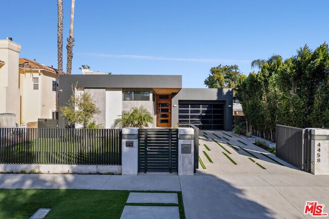 Building Photo - 4458 Mammoth Ave