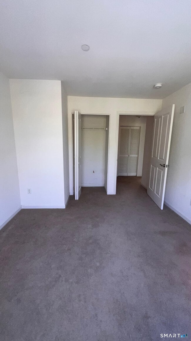 Building Photo - 26 School House Dr