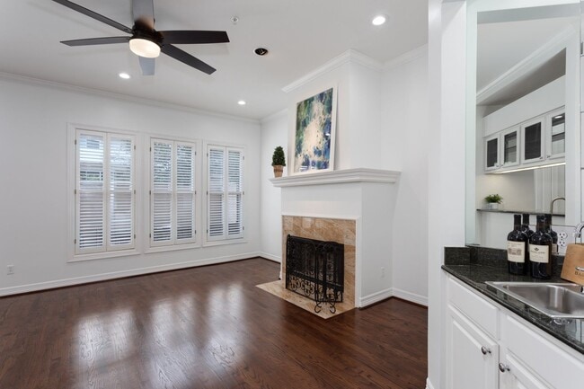 Building Photo - Gorgeous Mediterranean-style condo located...