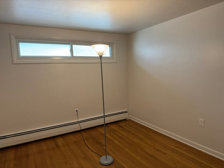 Building Photo - 307 Warren St