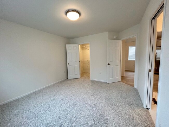 Building Photo - Spacious & Stylish 4-Bed Home with Modern Finishes and Attached 2-Stall Garage