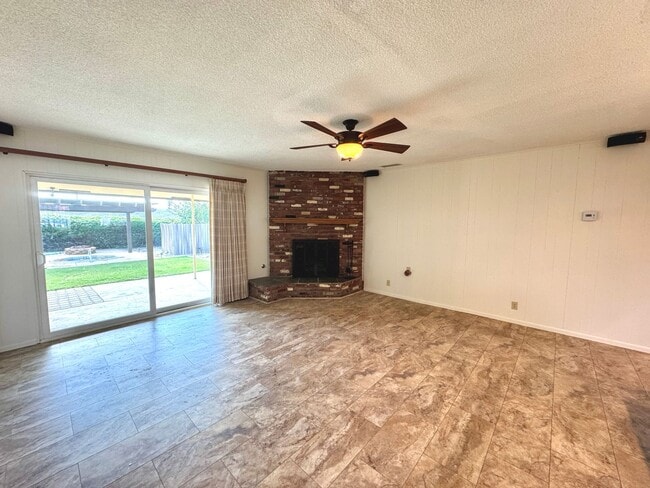 Building Photo - Light, Bright & Lovingly Maintained Claremont Home for Lease