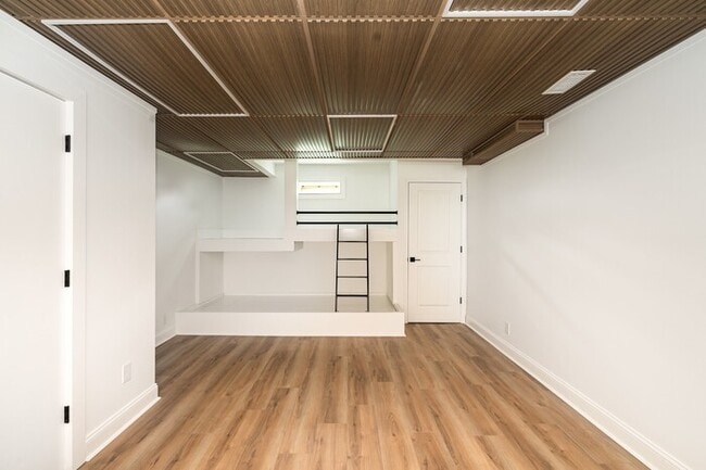 Building Photo - 95 Short Dr