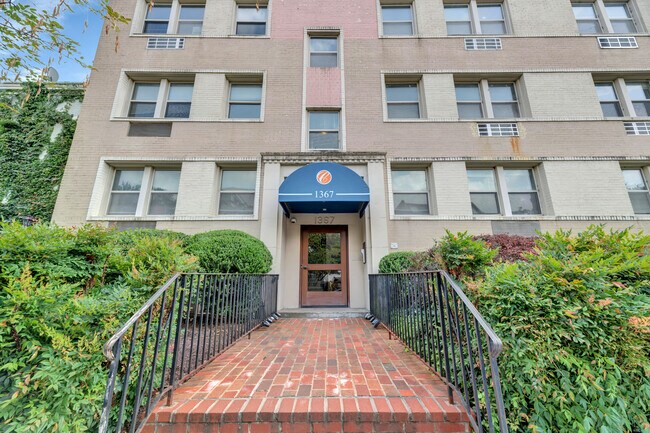 Building Photo - 1367 K St SE
