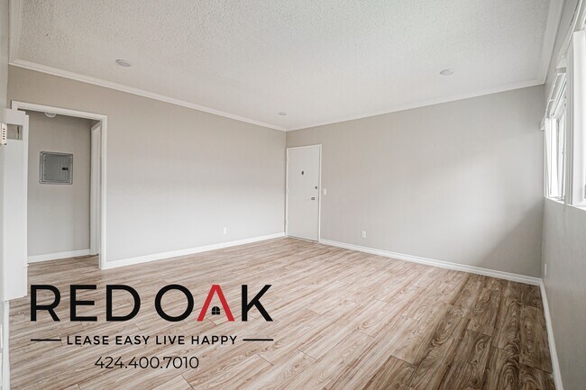 Building Photo - 15405 Vanowen St