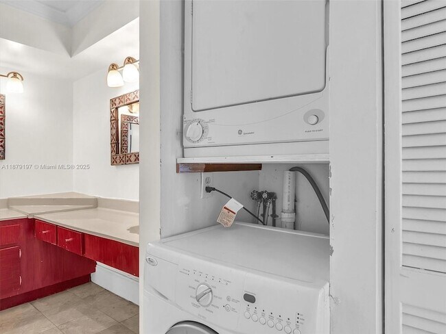 Building Photo - 2501 Brickell Ave