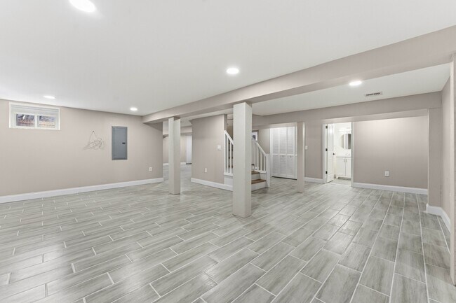 Building Photo - 94-96-96 Montrose St