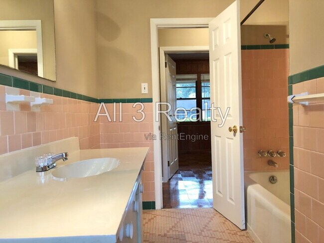 Building Photo - 3719 Bridlewood Dr