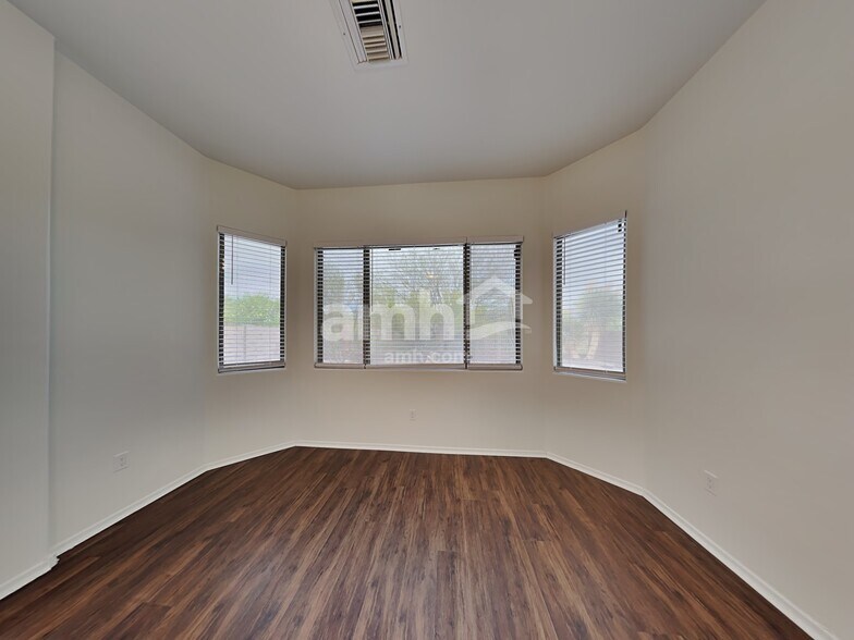 Building Photo - 12924 N Carlsbad Pl