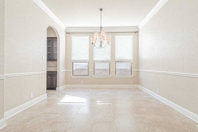 Building Photo - GORGEOUS 4 BED / 2 BATH HOUSE FOR RENT!