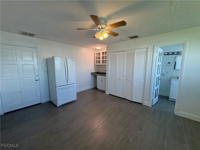 Building Photo - 5101 Manor Ct