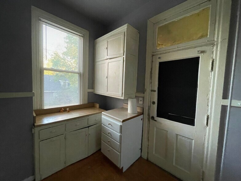 Building Photo - 1006 State St