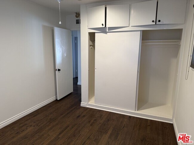 Building Photo - 6139 Tampa Ave