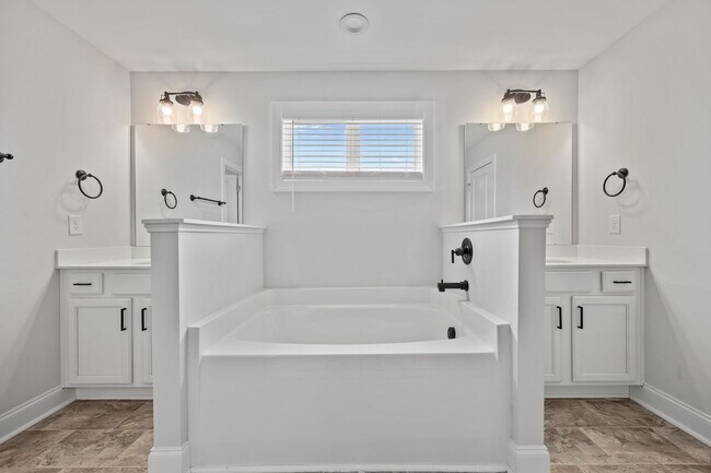 Building Photo - 629 Longstanton Ave