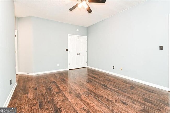 Building Photo - 8207 Fairview Bluff