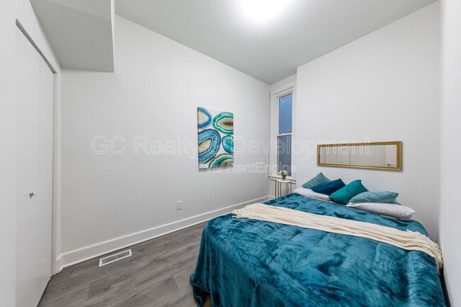 Building Photo - 6401 S Eberhart Ave