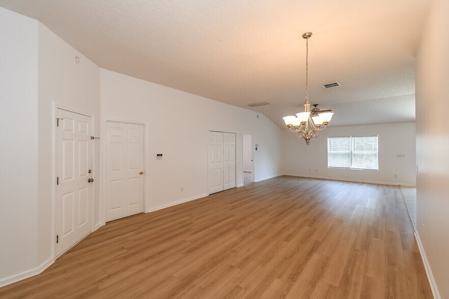 Building Photo - 2533 Spring Pond Ln