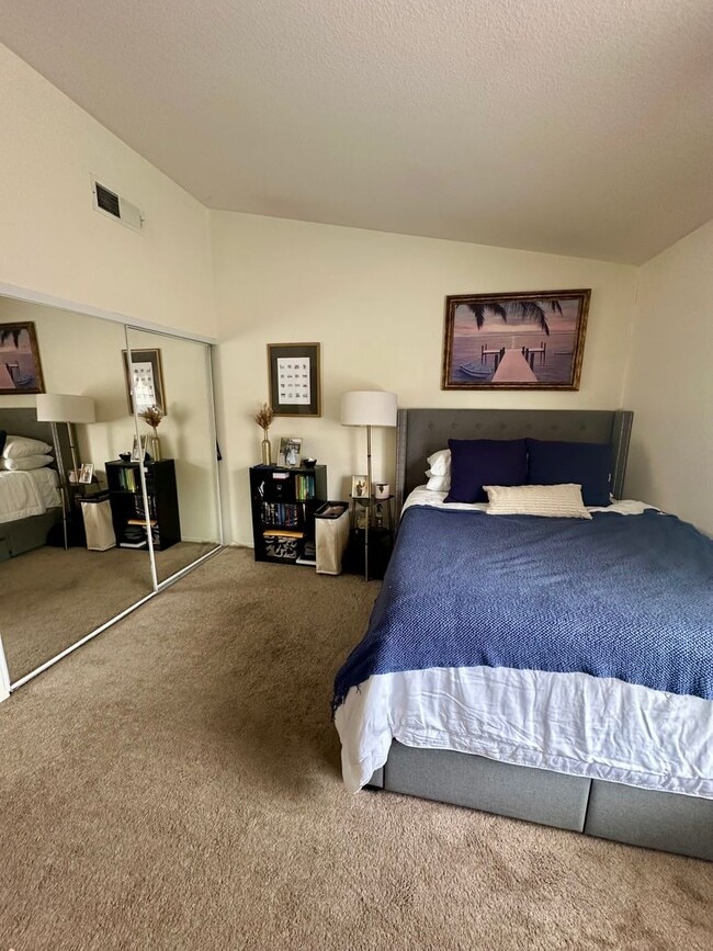 Building Photo - Light and Bright North Park 2 Bedroom Condo