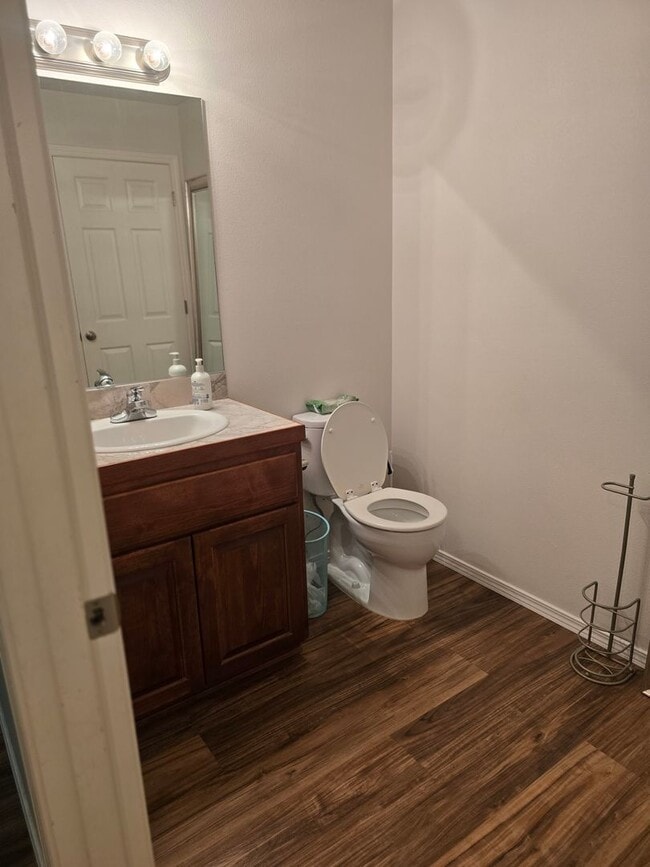 Building Photo - 3 bed 2 bath  Home for Rent in Grants Pass