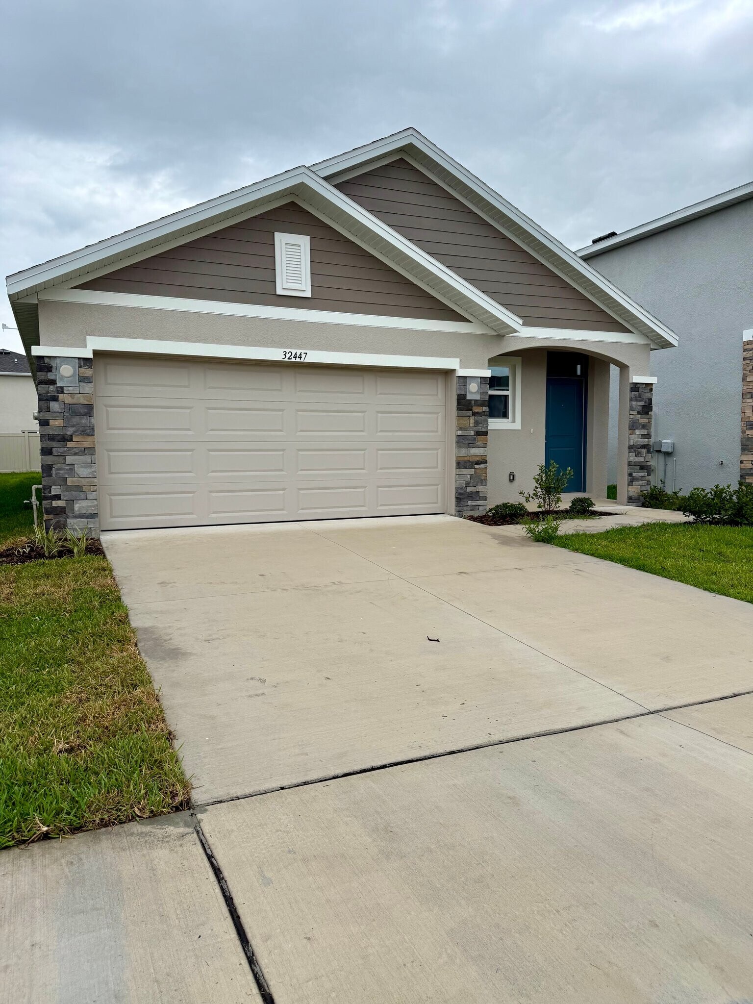 Building Photo - 32447 Weathered Oak Dr