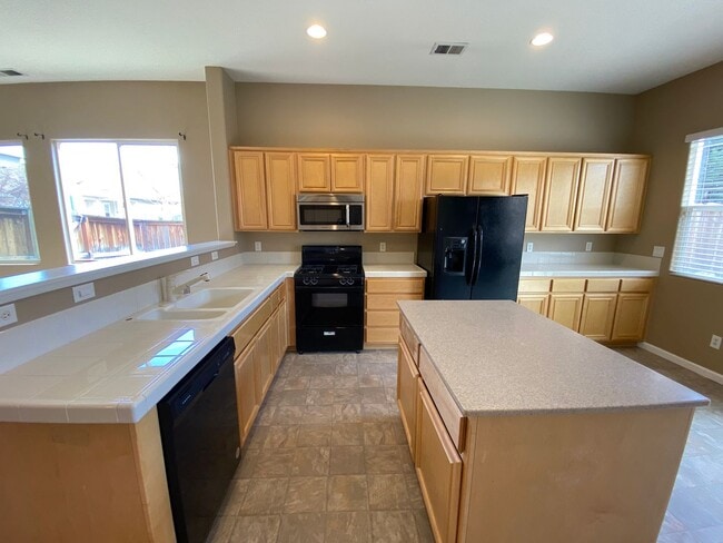 Building Photo - Beautiful 3 Bedroom + 1 FLEX ROOM Single Story House in South Meadows Reno