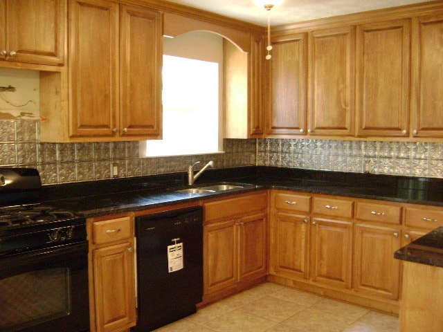 Building Photo - Charming 3 Bedroom / 2 Bath with Finished Basement!