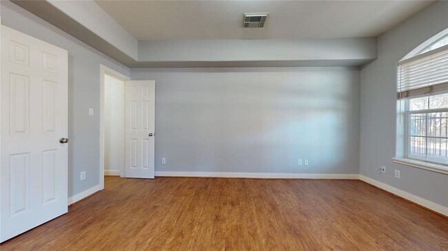 Building Photo - 328 Malone St