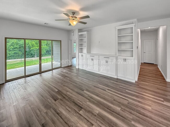 Building Photo - 579 White Water Dr