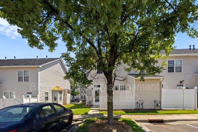 Building Photo - 8130 Kings Creek Dr