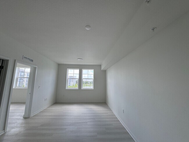 Building Photo - Cozy condo for Lease
