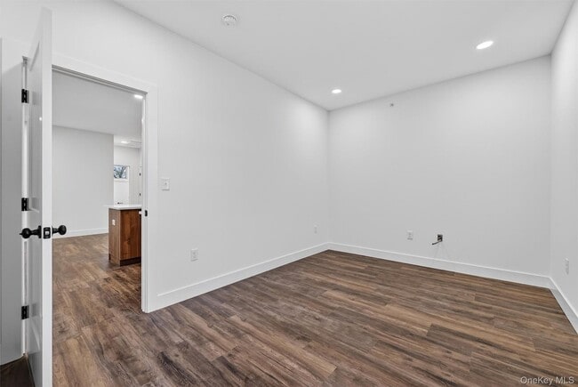 Building Photo - 19 Welling Pl