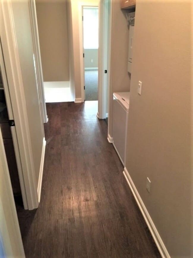 Building Photo - 5bed/3.5 bath Home