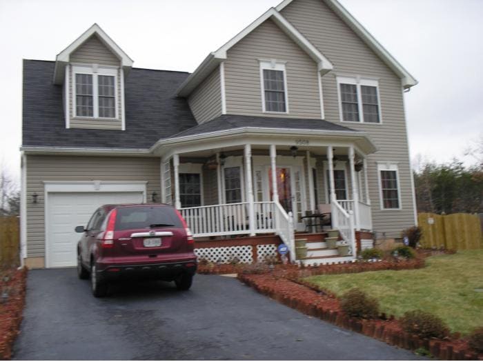 Great Single Family Home - waiting for the perfect Family and Pets. - 9508 Dabney Court