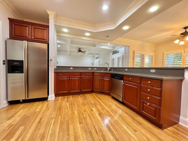 Building Photo - 5 Bed, 3.5 Bath w/ 3 Car Garage Less than 1 Mile from Downtown Franklin