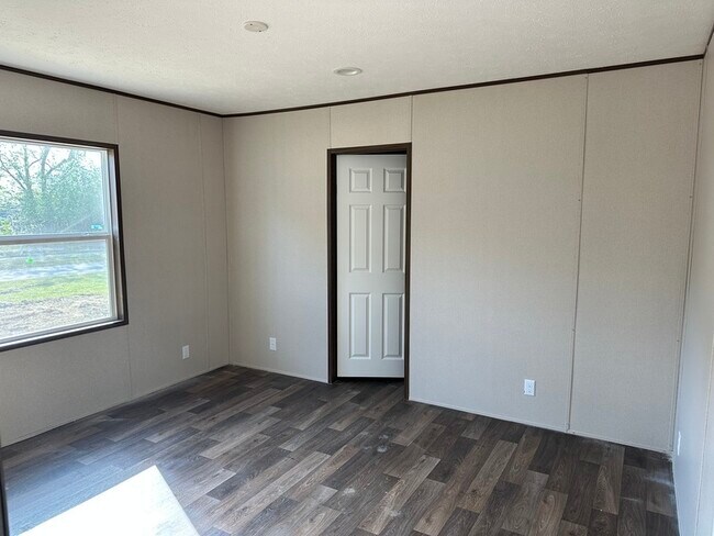 Building Photo - 3525 E Elizabethtown Rd